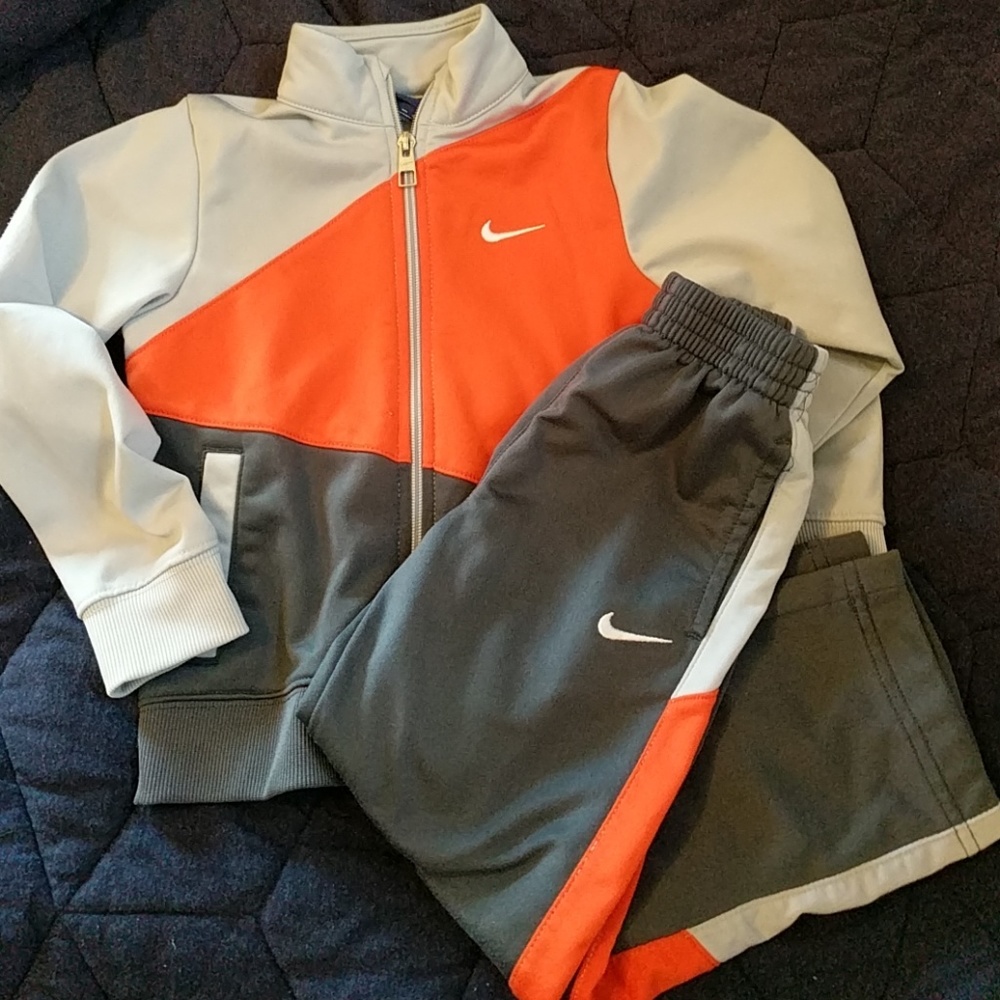 Boy's Nike Outfit - size 4
